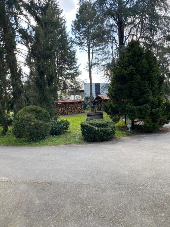 Le Clos De Mon Pere Le Pont-de-Beauvoisin Exteriör bild